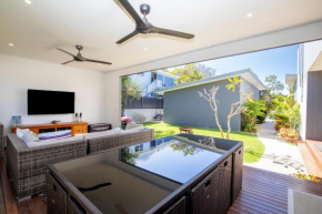 Time n Tide - Straddie Beach House